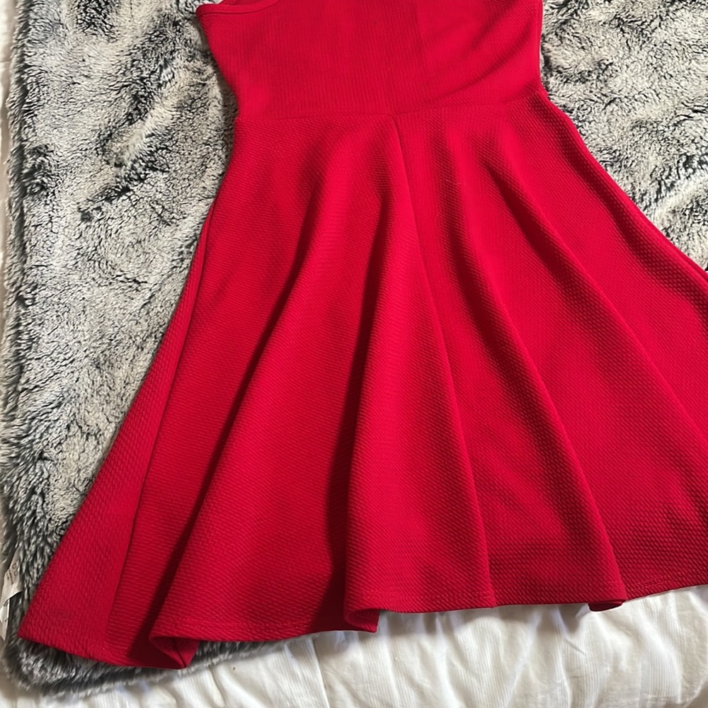 Red Dress - Picture 7 of 9